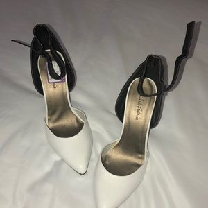 NEW*** Size 8 1/2 Michael Antonio heels